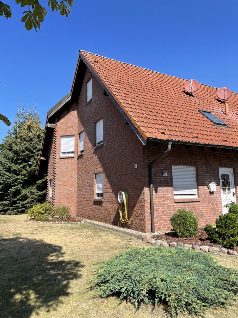 Hausansicht Doppelhaush�lfte Neu Kali�