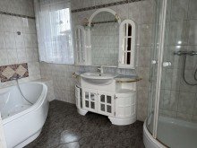Badezimmer Freistehendes Einfamilienhaus mit Terrasse und Garage in Neustadt-Glewe