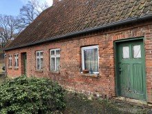 Hausansicht Einfamilienhaus auf gro�em Grundst�ck f�r Handwerker