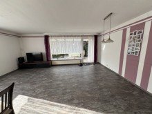Wohnzimmer Viel Platz auf einer Ebene: Gro�z�giger Bungalow mit Potenzial im Schweriner Umland