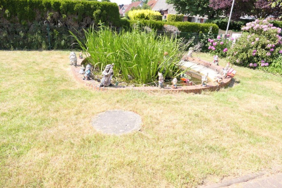 Gartenteich Einfamilienhaus Fuhlenhagen