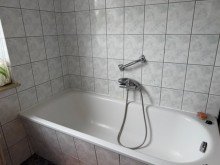 Badezimmer Ihr neues Familiengl�ck in L�btheen � Einziehen und Wohlf�hlen!