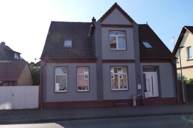 Hausansicht Ludwigslust Einfamilienhaus Wohnhaus mit Einliegerwohnung & Terrasse in Ludwigslust