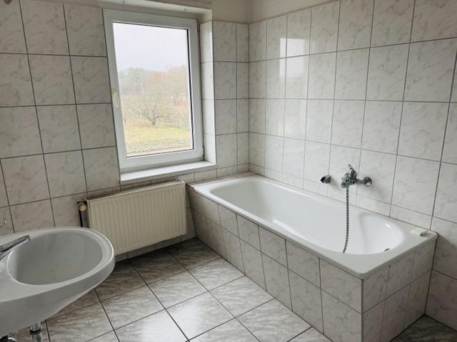 Badezimmer WE links Zweifamilienhaus Eldena