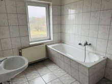 Badezimmer WE links Zweifamilienhaus mit einer Mieteinheit auf einem gro�z�gigen Grundst�ck in Eldena