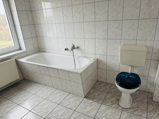 Badezimmer WE links Zweifamilienhaus Eldena