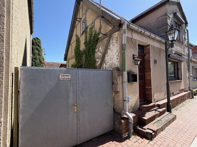 Hausansicht mit Grundstuuffahrt Haus Neustadt-Glewe