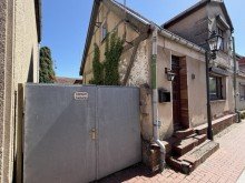 Hausansicht mit Grundstuuffahrt Kompaktes Altstadtgrundst�ck mit Abriss-/Sanierungsobjekt in Neustadt-Glewe