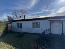 Hausansicht Viel Platz auf einer Ebene: Gro�z�giger Bungalow mit Potenzial im Schweriner Umland