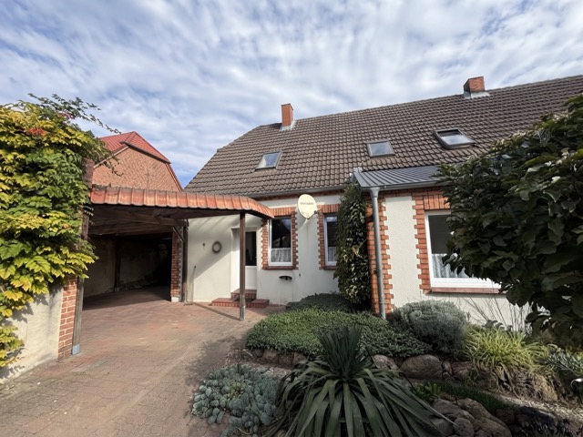 Hausansicht Hofseite Einfamilienhaus Leussow