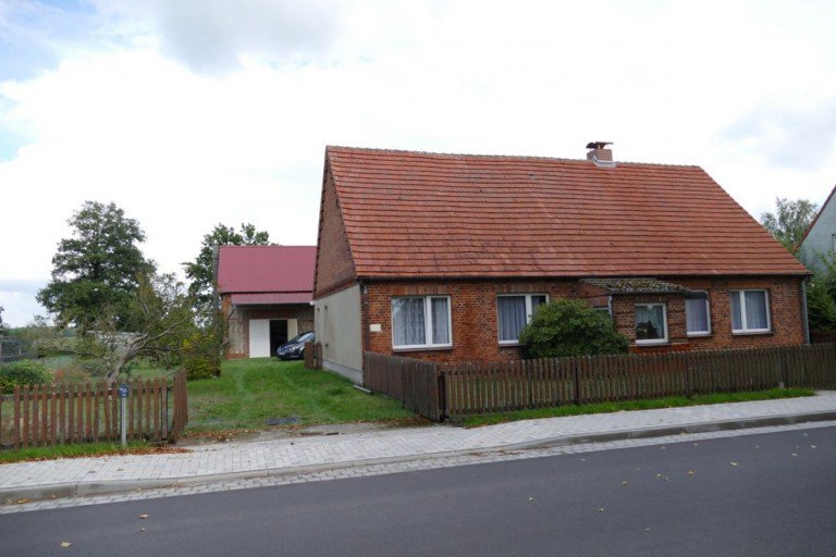 Hausansicht L�blow Einfamilienhaus Einfamilienhaus mit Terrasse auf gro�em Grundst�ck