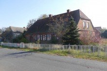 Hausansicht Bauernhaus mit Nebengelass auf gro�em Grundst�ck