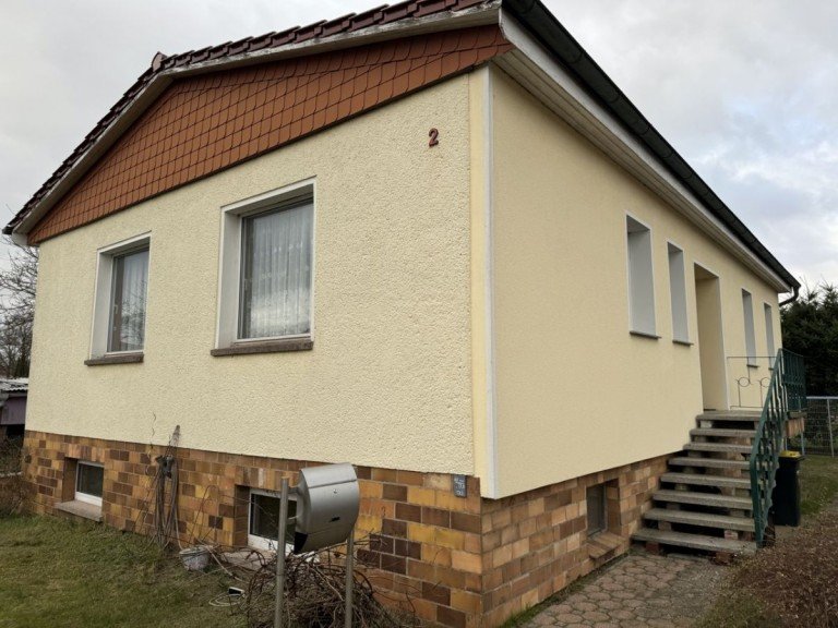 Hausansicht Neustadt-Glewe Einfamilienhaus Freistehendes Einfamilienhaus mit Terrasse und Garage in Neustadt-Glewe