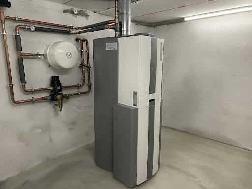Heizungsanlage mit Warmwasserspreicher Haus Prislich