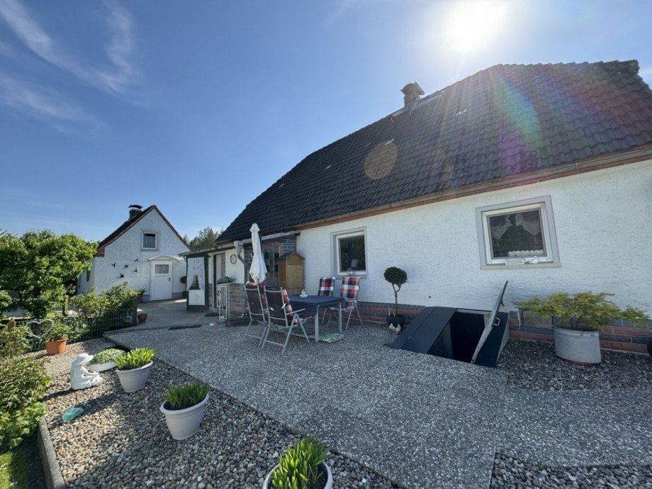 Hausansicht + Ferienhaus + Kellereingang Einfamilienhaus Vielank