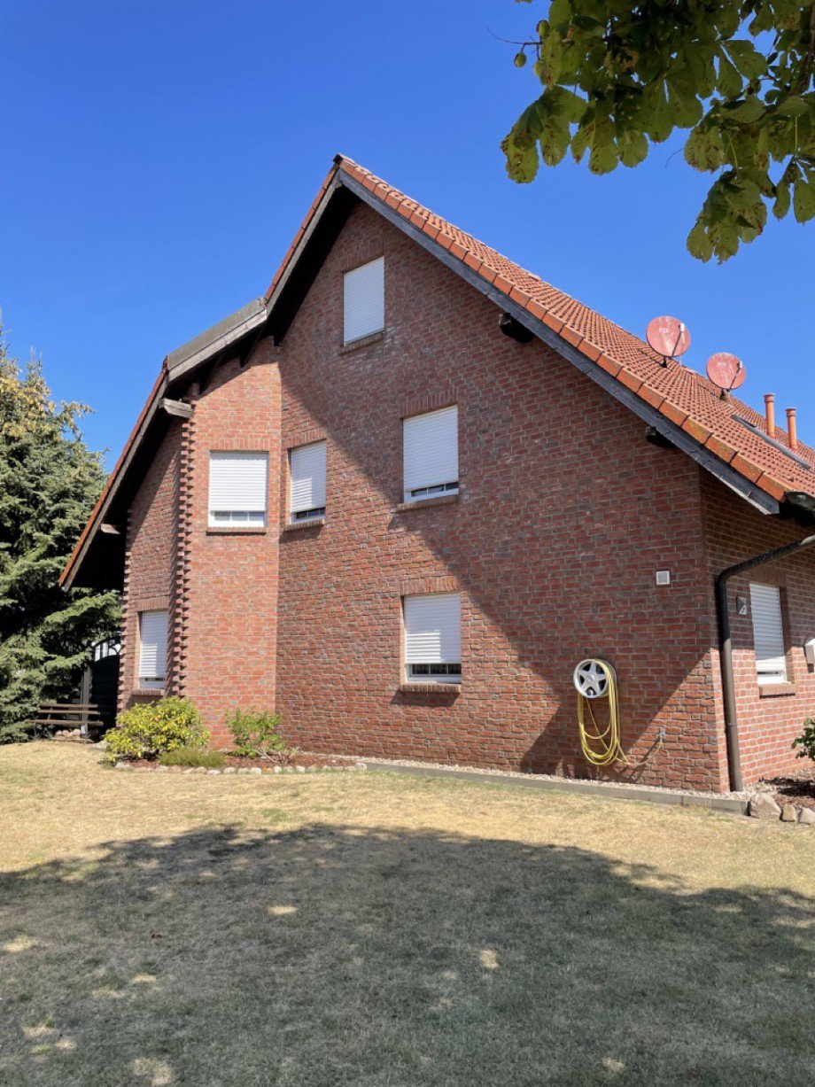 Hausansicht Doppelhaush�lfte Neu Kali�
