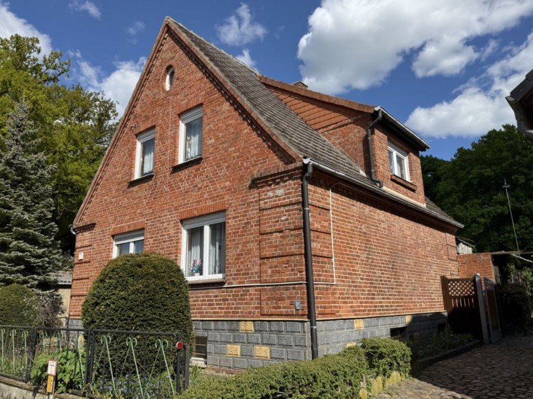 Hausansicht Grabow Haus Ansprechendes Einfamilienhaus mit zus�tzlichen Nebengeb�uden in der malerischen Ortschaft Grabow