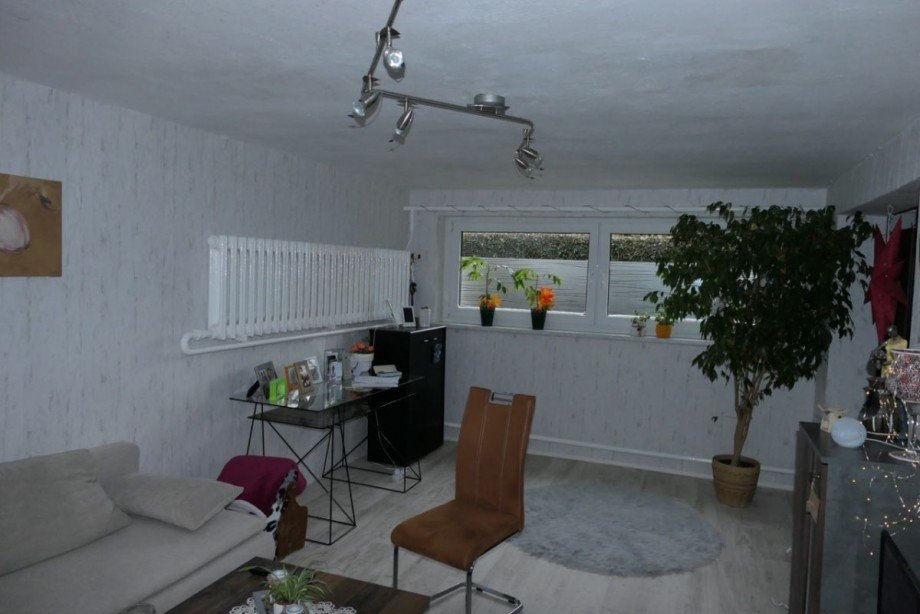 Wohnzimmer im Keller Reihenendhaus Grabow