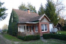 Hausansicht Einfamilienhaus mit Stall auf gro�em Grundst�ck