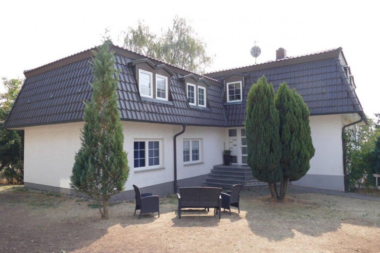 Hausansicht Sonderhausen Mehrfamilienhaus CHARMANTESMEHRFAMILIENHAUS