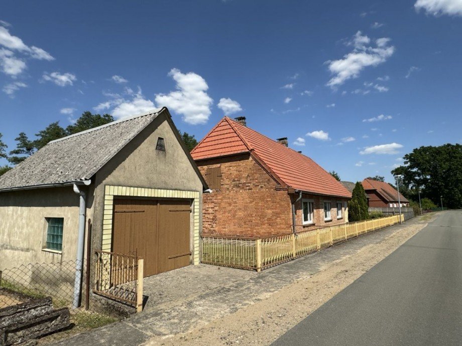 Hausansicht mit Garage Haus Strohkirchen