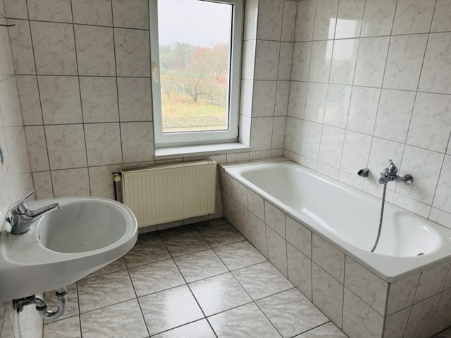 Badezimmer WE links Zweifamilienhaus Eldena