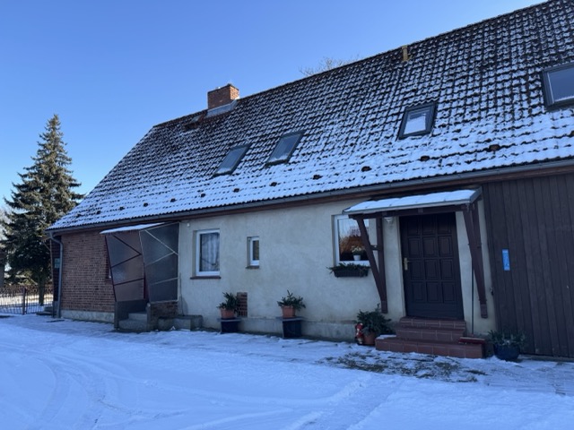 Hausansicht mit zwei Hauseinga Haus Balow