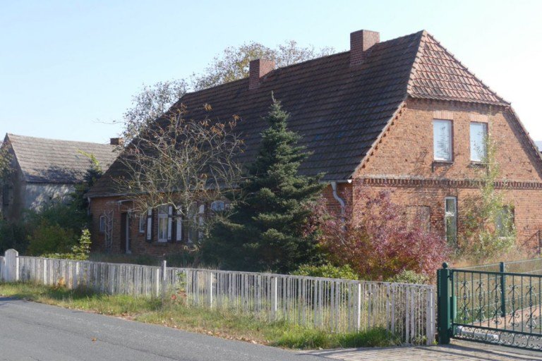 Hausansicht Kummer Einfamilienhaus Bauernhaus mit Nebengelass auf gro�em Grundst�ck