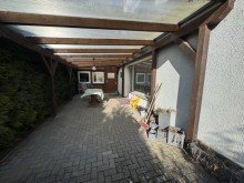 Terrasse Viel Platz auf einer Ebene: Gro�z�giger Bungalow mit Potenzial im Schweriner Umland