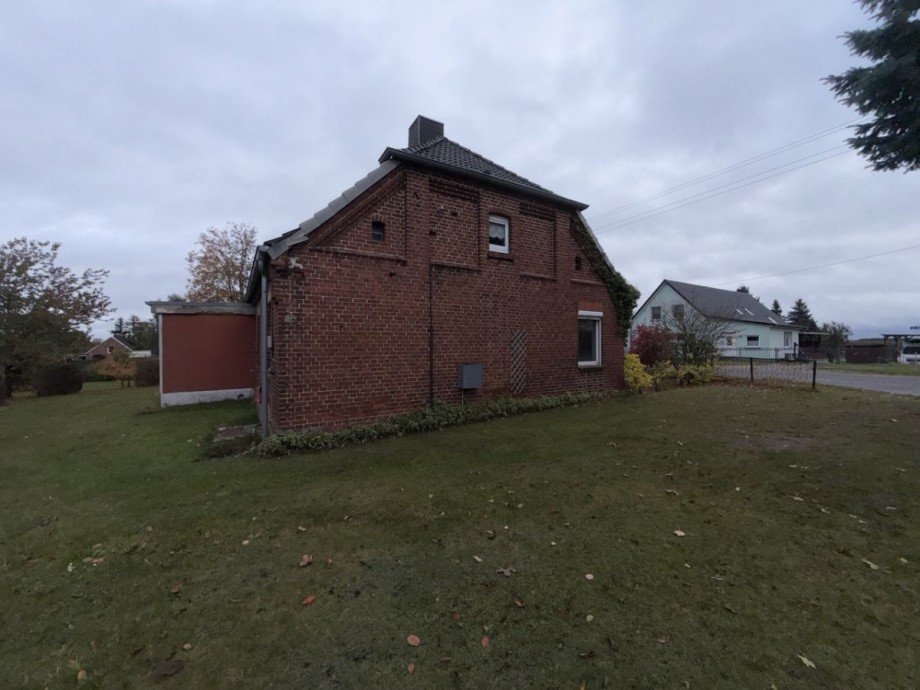 Hausanicht: Grundstu Haus Beckentin
