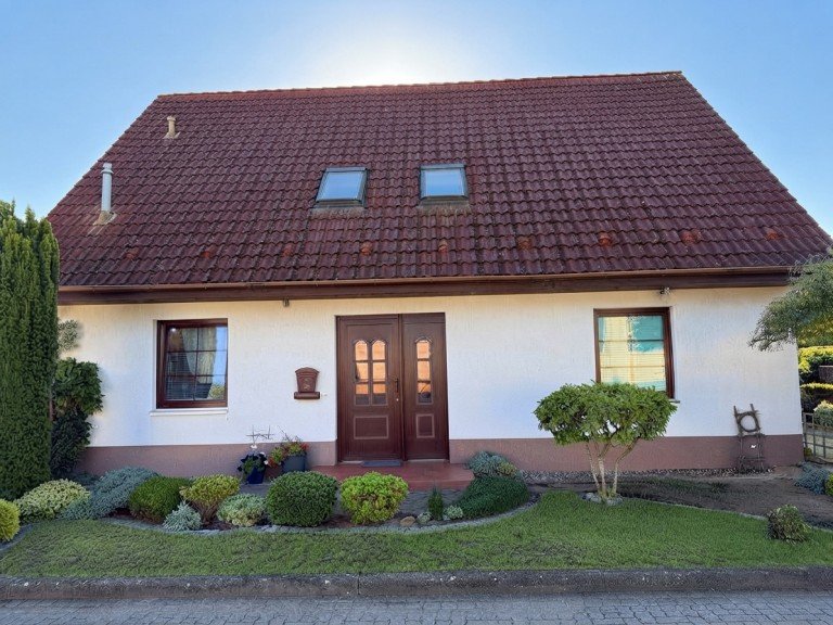 Hausansicht Techentin Einfamilienhaus Freistehendes Einfamilienhaus in Techentin � 5 Zimmer, 2 B�der, ca. 133 m� Wohnfl�che