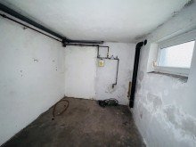 Keller WE links Zweifamilienhaus mit einer Mieteinheit auf einem gro�z�gigen Grundst�ck in Eldena