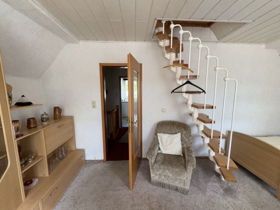 Schlafzimmer + Treppe zum Spitzboden Haus Grabow