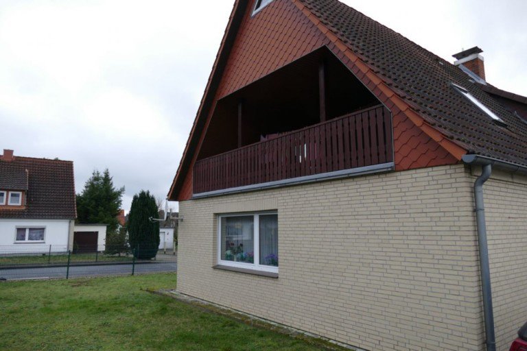 Hausansicht Visselh�vede Haus DHH mit viel Pllatz