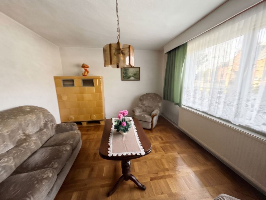 Wohnzimmer mit Kachelofen Haus Laupin