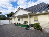 Hauptbild Gepflegtes Familienglück im Grünen – Freistehendes Einfamilienhaus mit Carport in Rastow