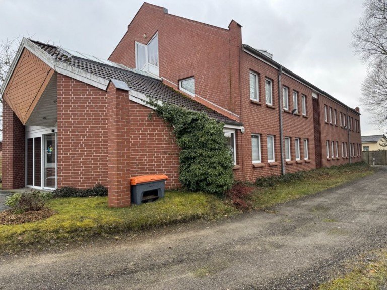 Gebansicht Grabow B�rohaus IN GRABOW - vielf�ltig nutzbares Verwaltungsgeb�ude