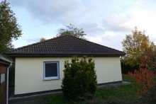 Hausansicht Bungalow auf gro�em Grundst�ck in ruhiger Lage
