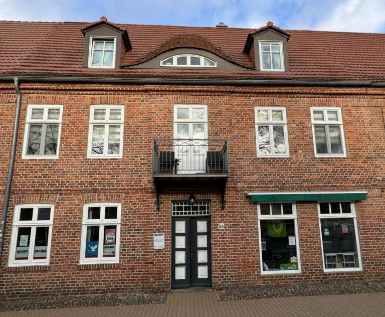 Hausansicht Ludwigslust Mehrfamilienhaus Wohn- und Gesch�ftshaus in Ludwigslust