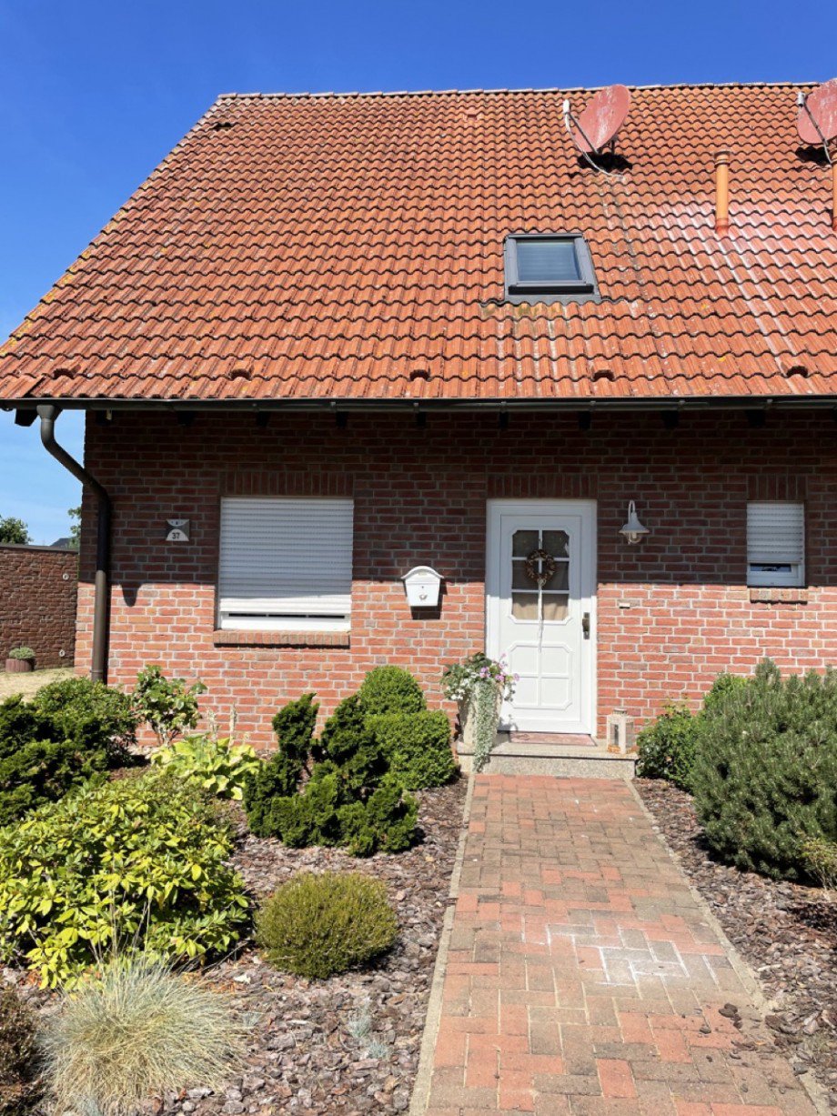 Hausansicht Doppelhaush�lfte Neu Kali�